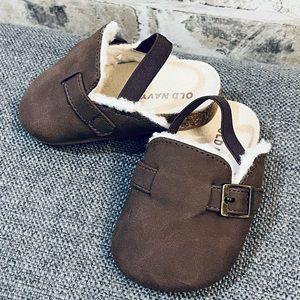 OLD NAVY Baby Shoes Faux Fur Lined Clogs Size 6-12 months